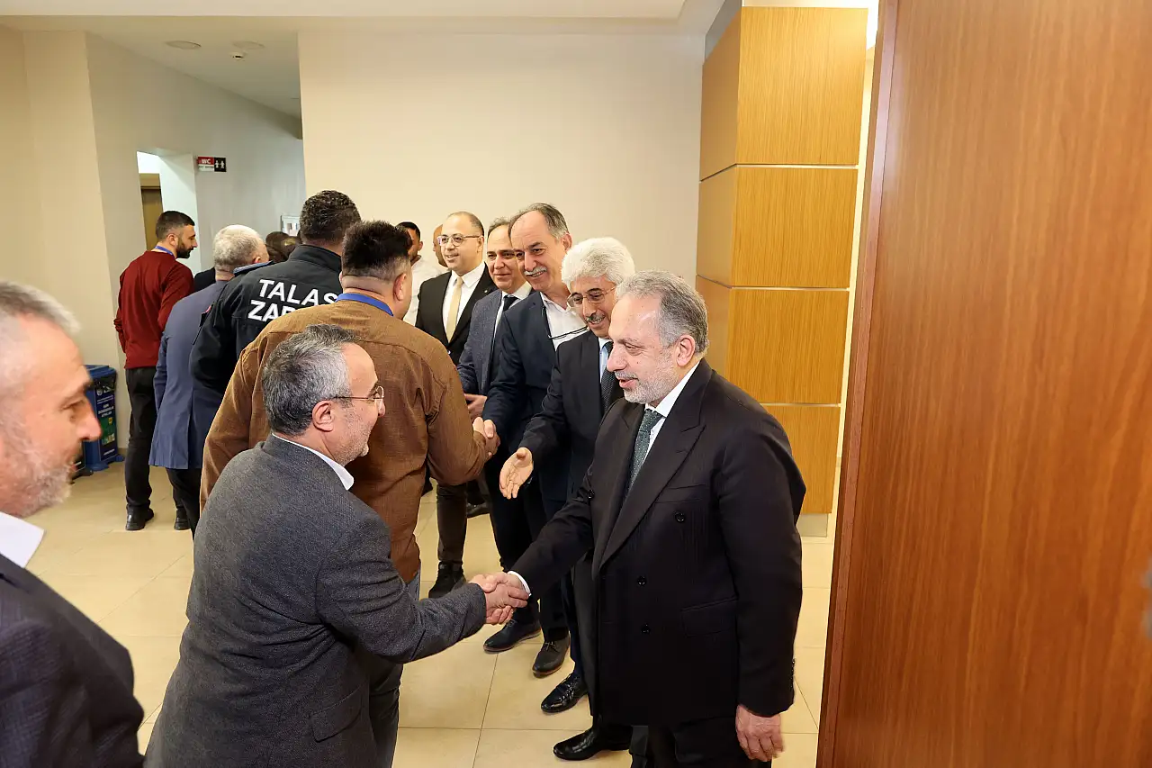 Ramazan ayına neşe katan Talas'ta Başkan Yalçın belediye personeliyle bayramlaştı
