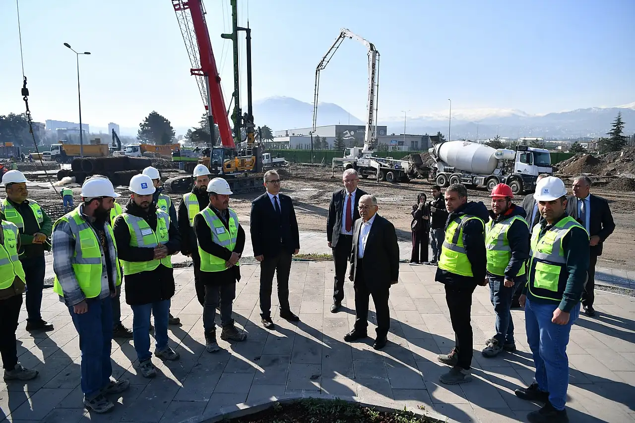 Kartal Kavşağı'nda çalışmalar sürüyor: Büyükkılıç'tan yakın takip!