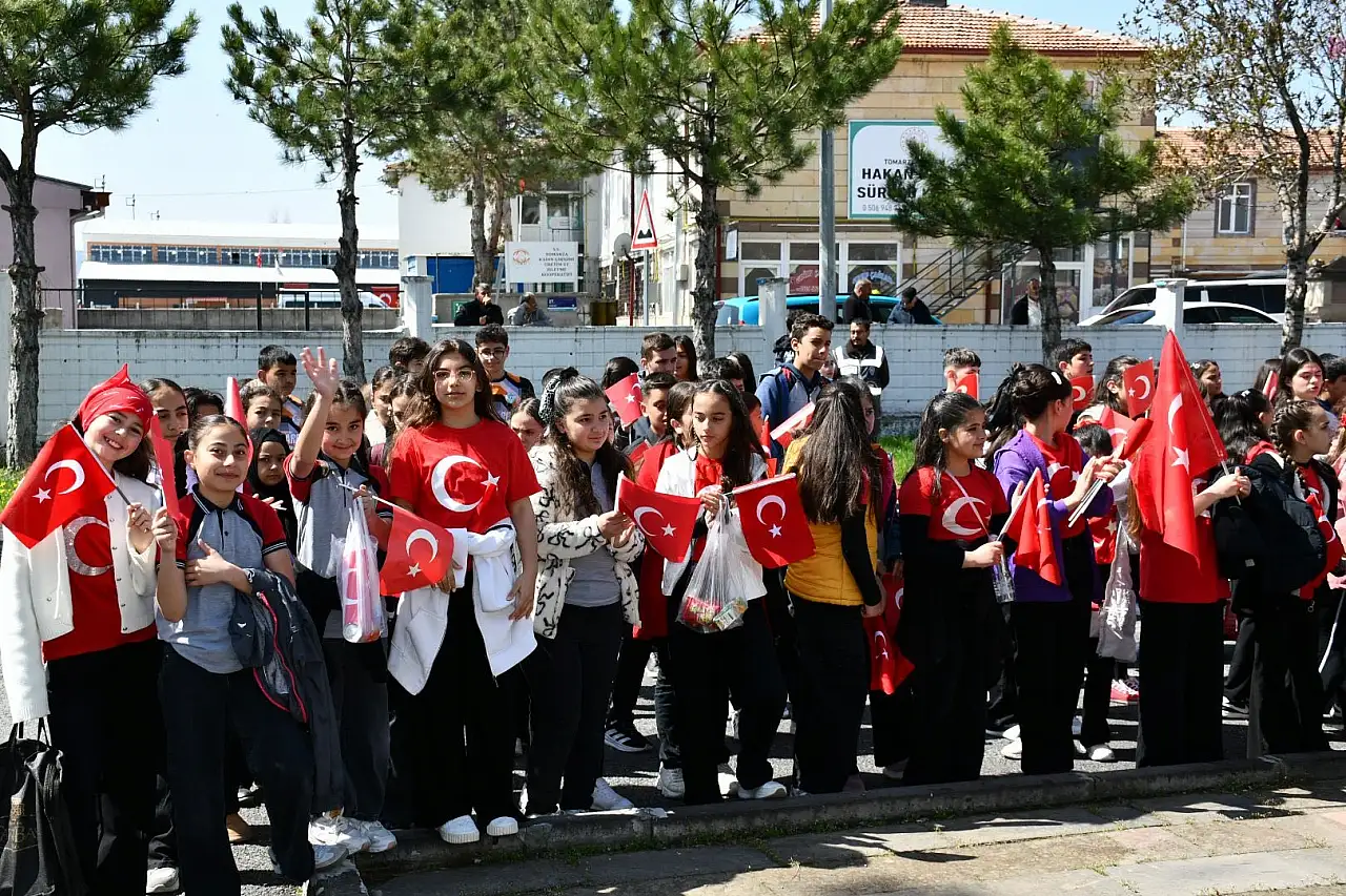 Tomarza'da 23 Nisan törenle başladı: İlk adres Hükümet Konağı önü!