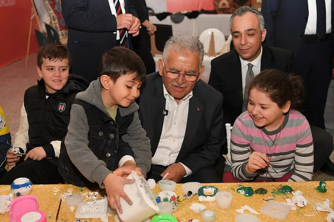 Kayseri Kitap Fuarı'nda rekor hedefi: 500 bin ziyaretçi aşıldı