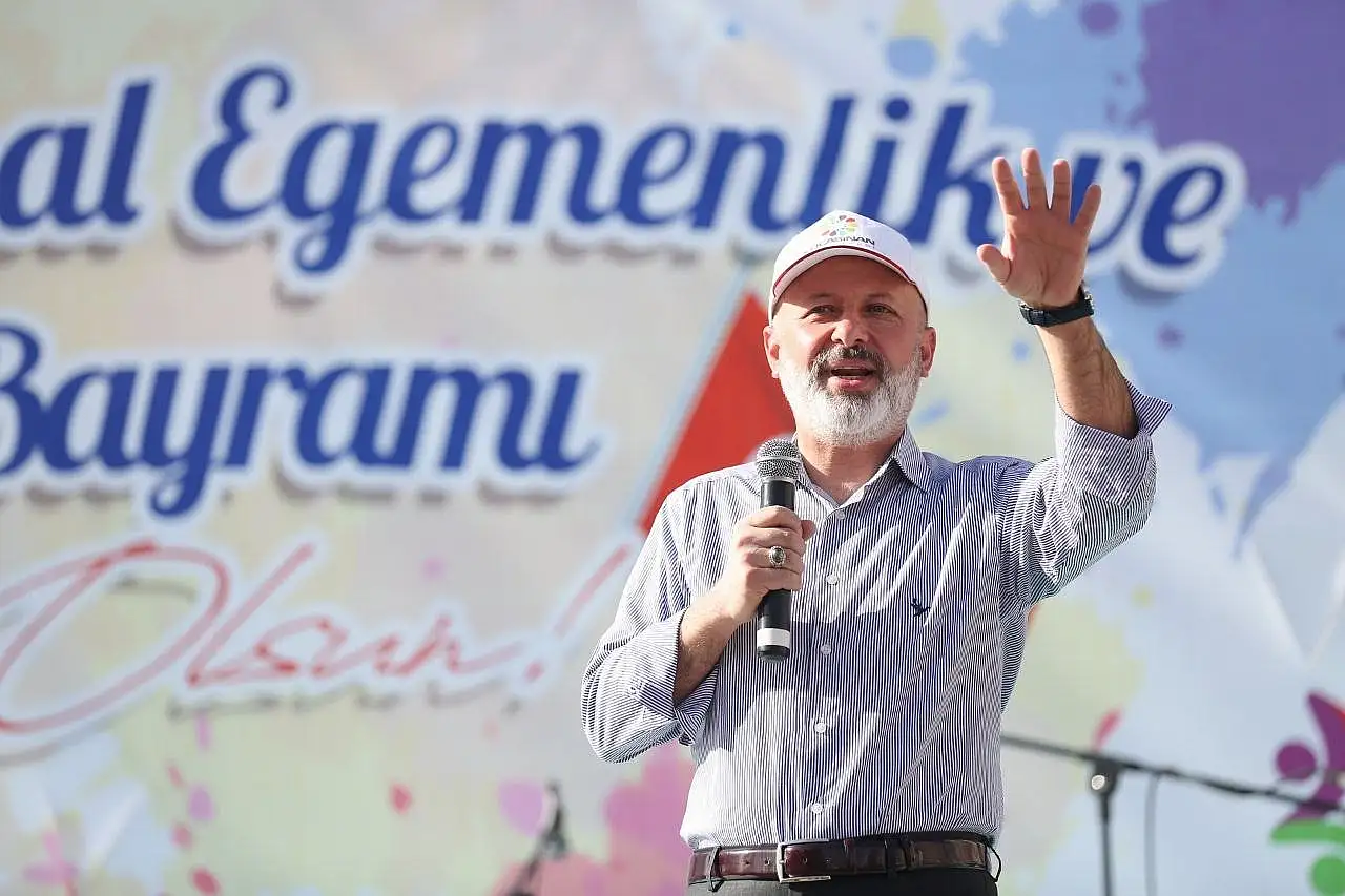 Başkan Çolakbayrakdar'dan 23 Nisan kutlama mesajı: Herkesi oraya davet etti!