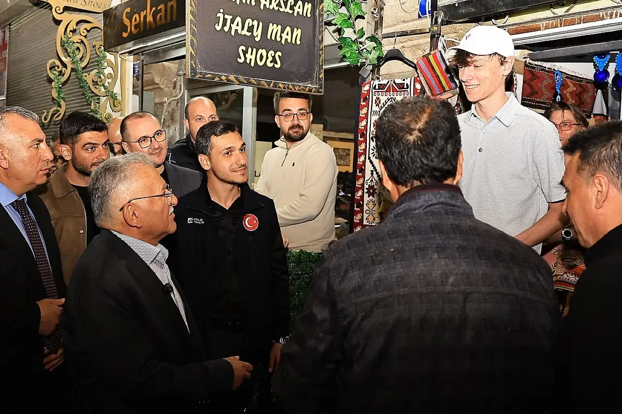 Başkan Büyükkılıç çarşıya indi: İlgi yoğun oldu!