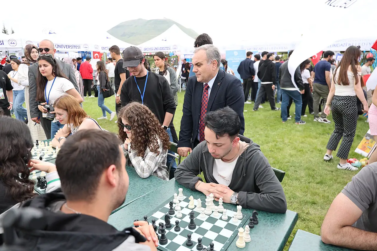 Erciyes Üniversitesi'nde festival başladı: Bu yıl hangi tema belirlendi?