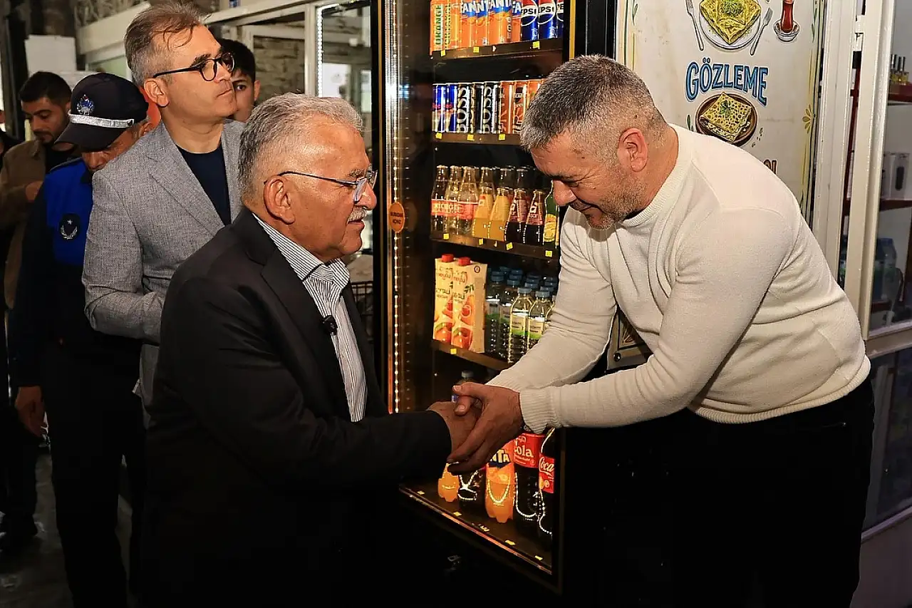 Başkan Büyükkılıç çarşıya indi: İlgi yoğun oldu!