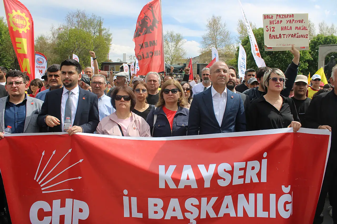 Kayseri'de 1 Mayıs coşkusu: Halaylar çekildi marşlar okundu!