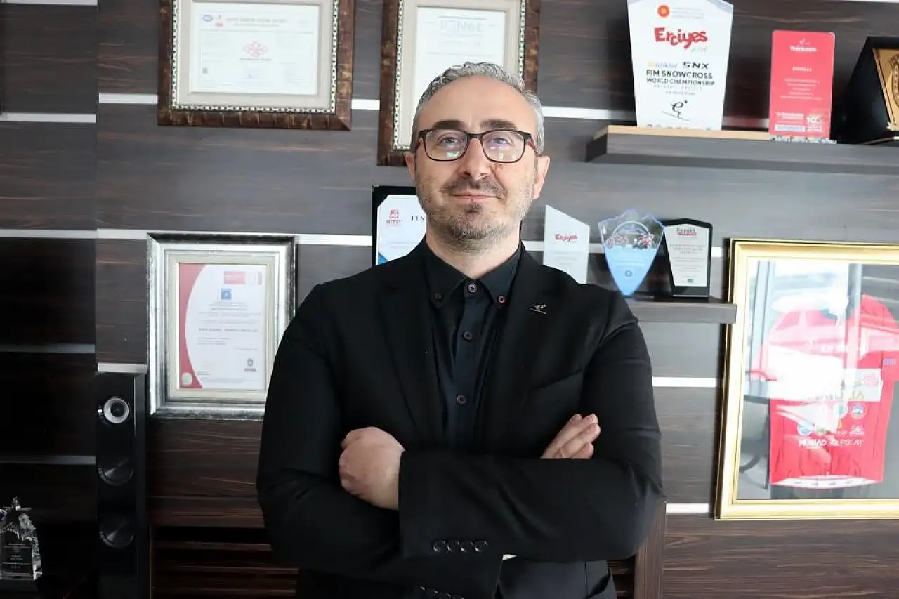 Akşehirlioğlu'dan dikkat çeken açıklama: Erciyes'te 3.3 milyon kişiyle sezon rekoru kırıldı!