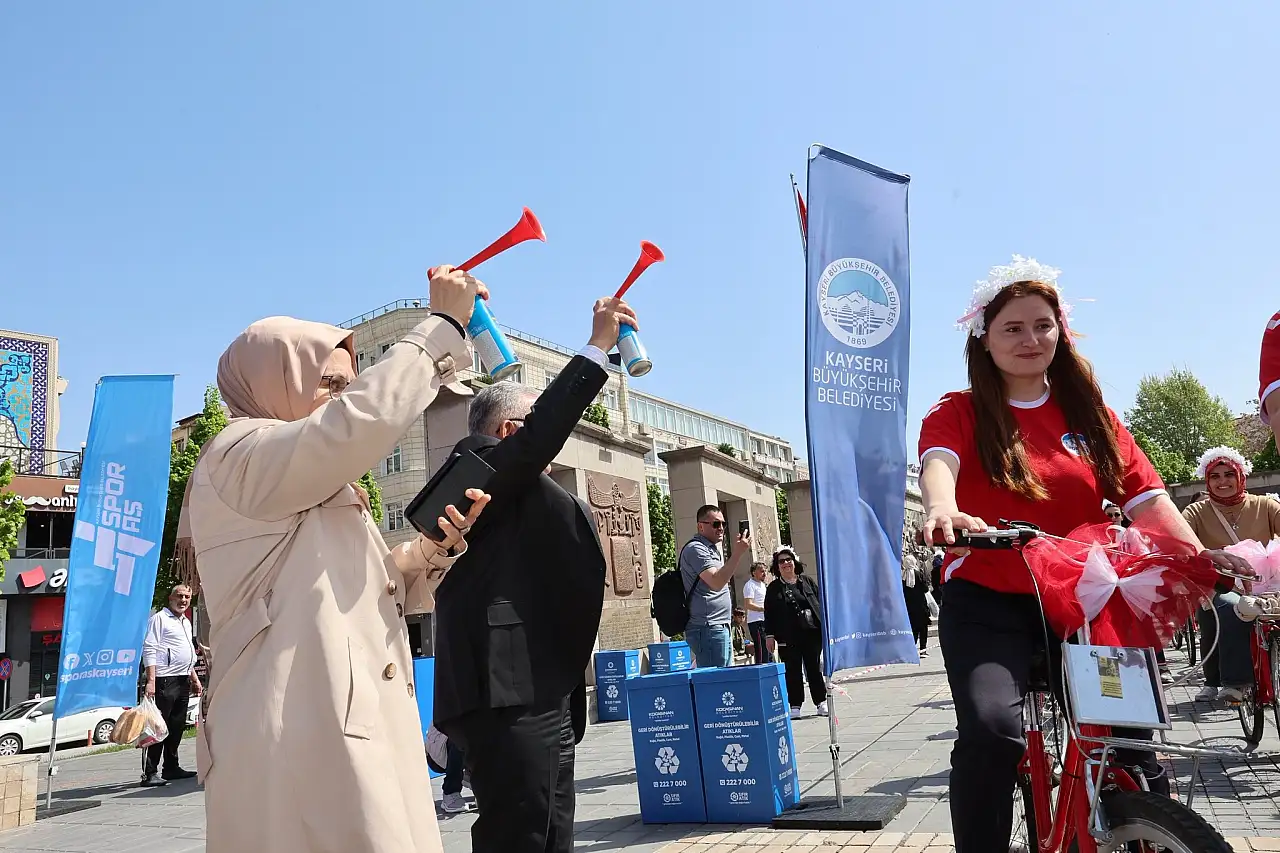 Cumhuriyet Meydanı'nda Anneler Günü etkinliği: Kayseri'de renkli buluşma!