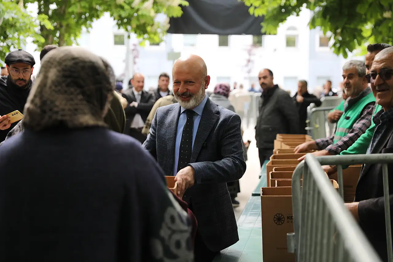 Kayseri'de manzara bu yılda değişmedi: Kuyrukların sonu gelmedi...