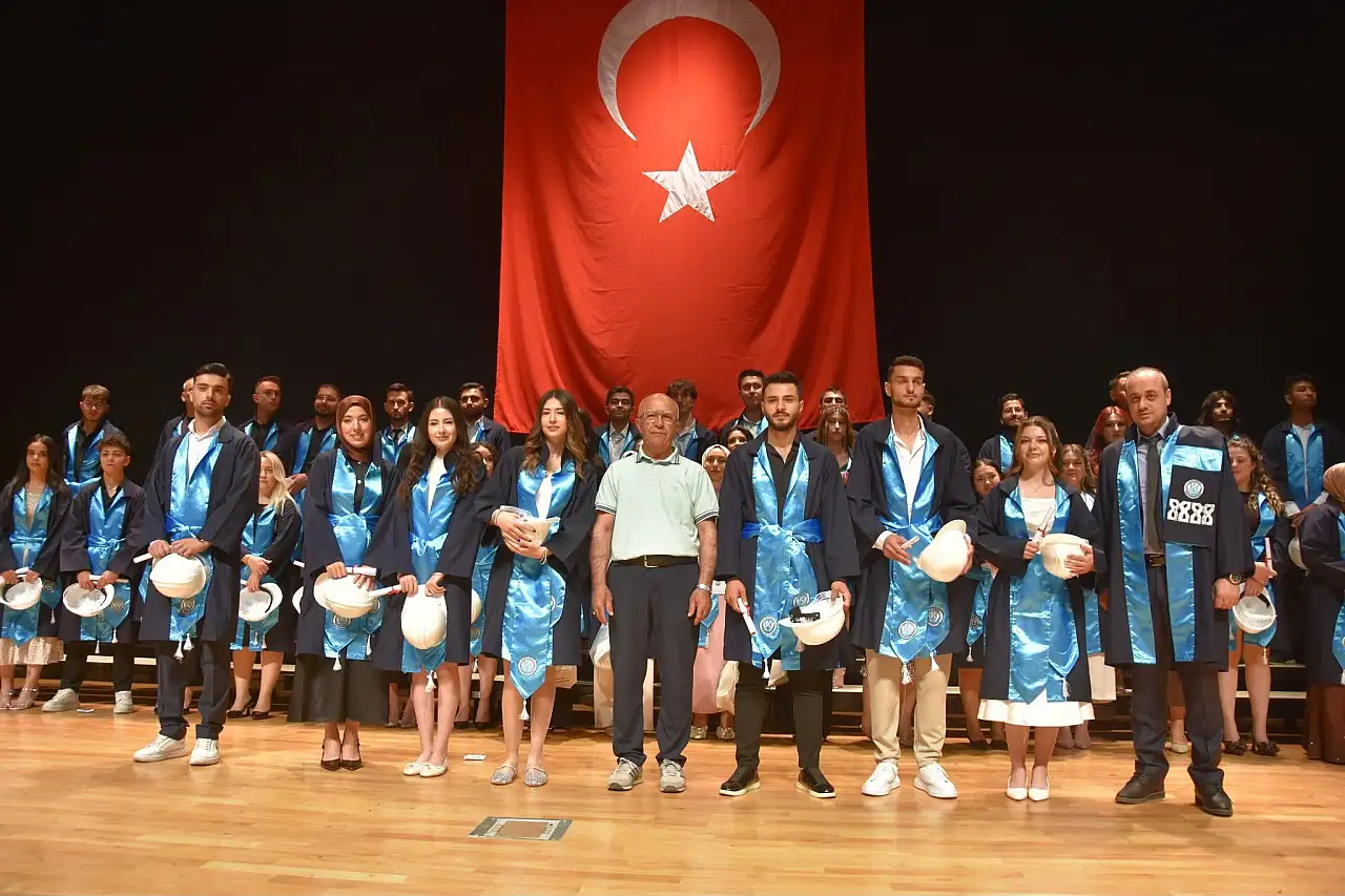 Şed kuşandılar, mesleğe ilk adımı attılar! KAYÜ'de ahilik geleneği yeniden canlandı