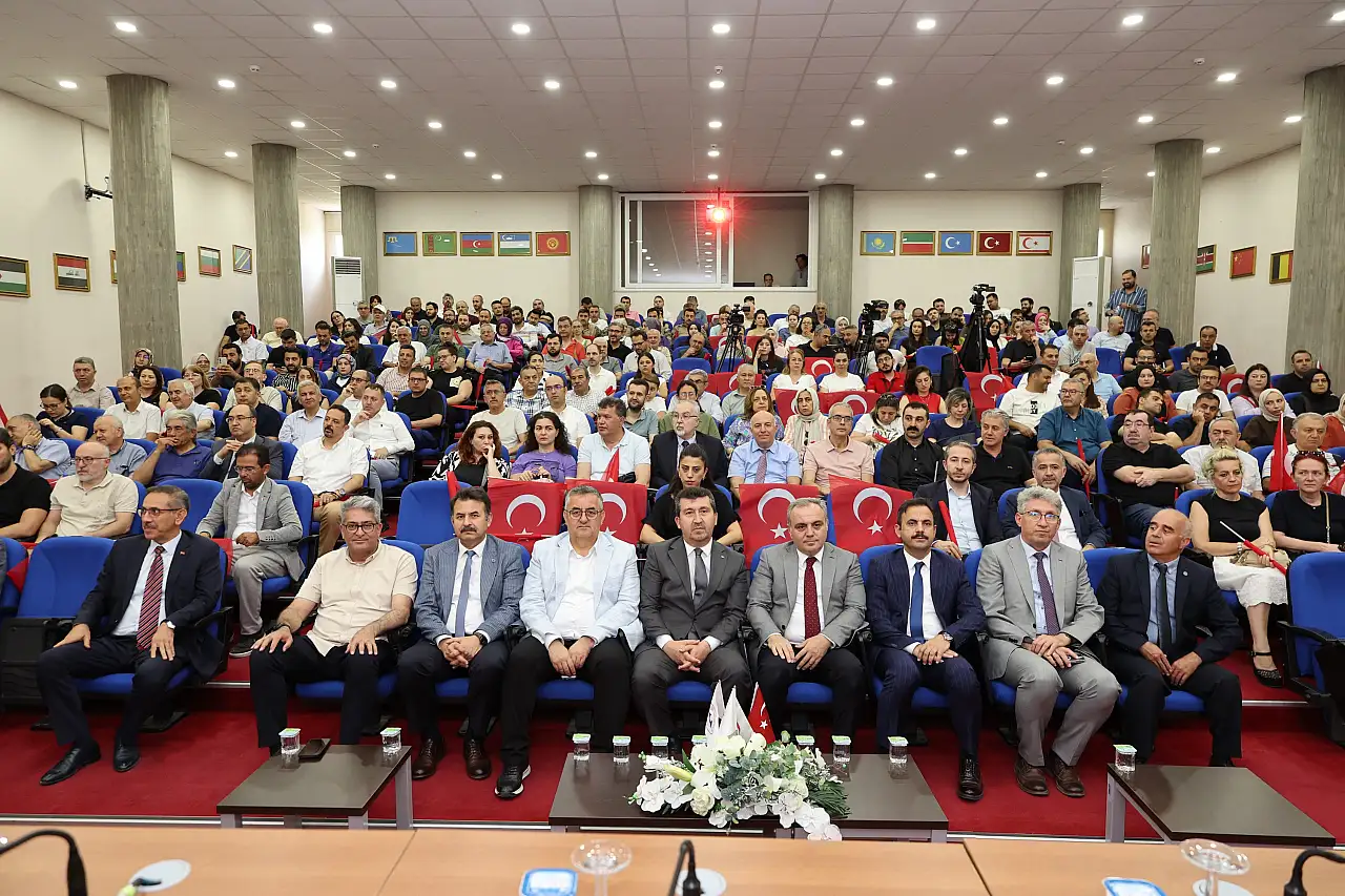 ERÜ'de 15 Temmuz'a felsefi bakış! Dikkat çeken konferansta önemli mesajlar verildi