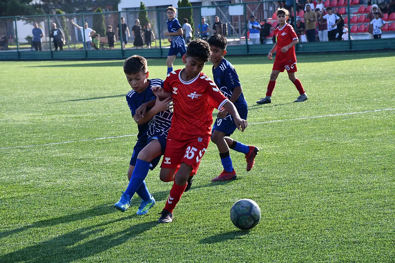 Kayseri U-11 Ligi'nde Spor A.Ş.'yi 1-0 yenen Melikgazi Belediyespor şampiyon!
