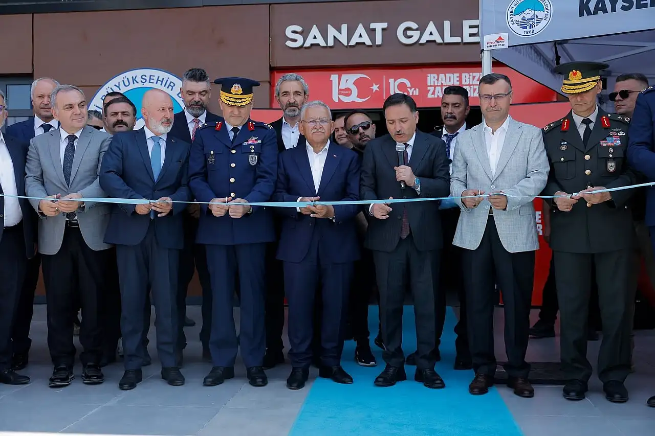 Kayseri'de 15 Temmuz'a damga vuran sergi açıldı! Başkan Büyükkılıç'tan duygulandıran sözler
