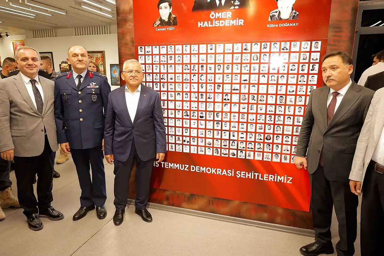 Kayseri'de 15 Temmuz'a damga vuran sergi açıldı! Başkan Büyükkılıç'tan duygulandıran sözler