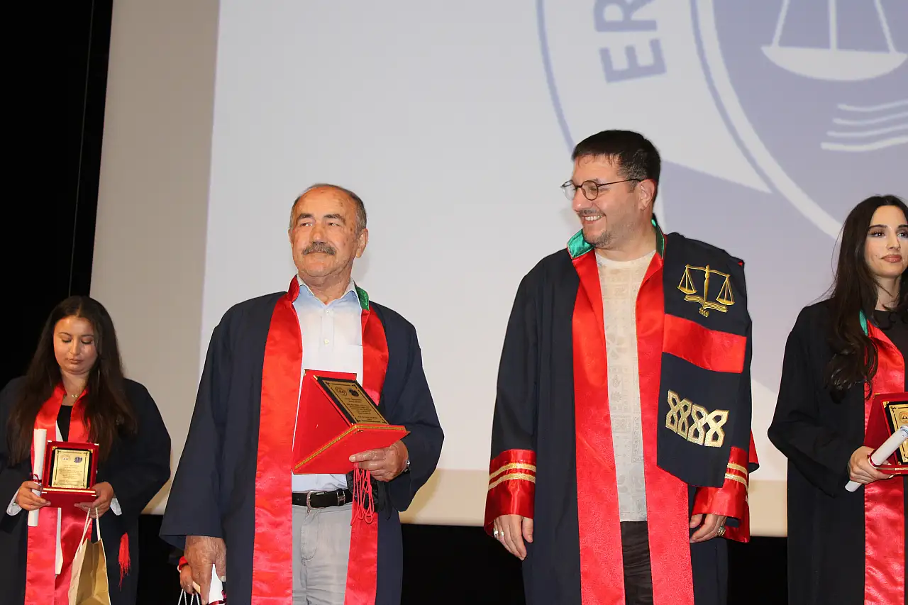 Kayseri'de 40 yıl öğretmenlik yaptı, 79 yaşında avukat oldu
