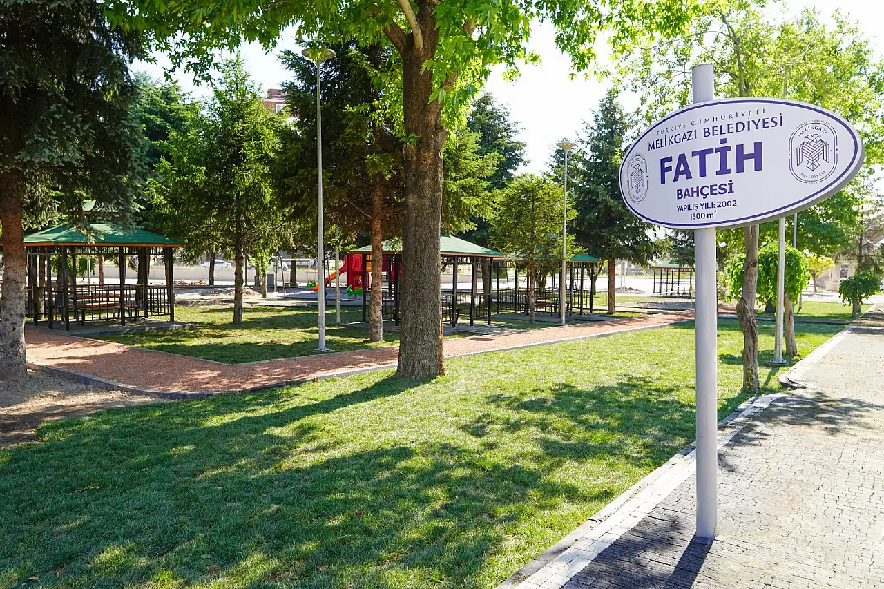 Melikgazi'de parklar yenileniyor: Yaz aylarının vazgeçilmez mekanları...