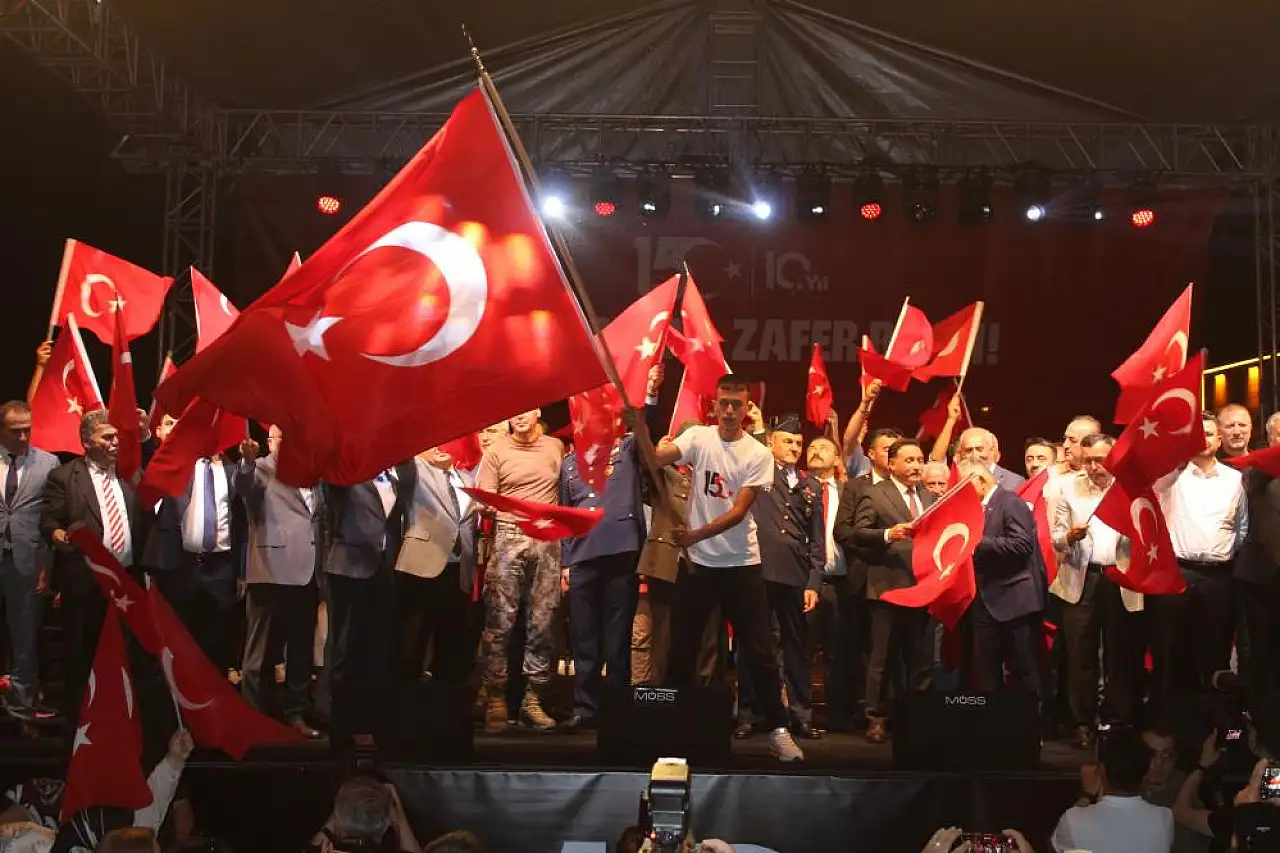 Kayseri'de 15 Temmuz ruhu yeniden yaşandı: Binler meydanda bir araya geldi!