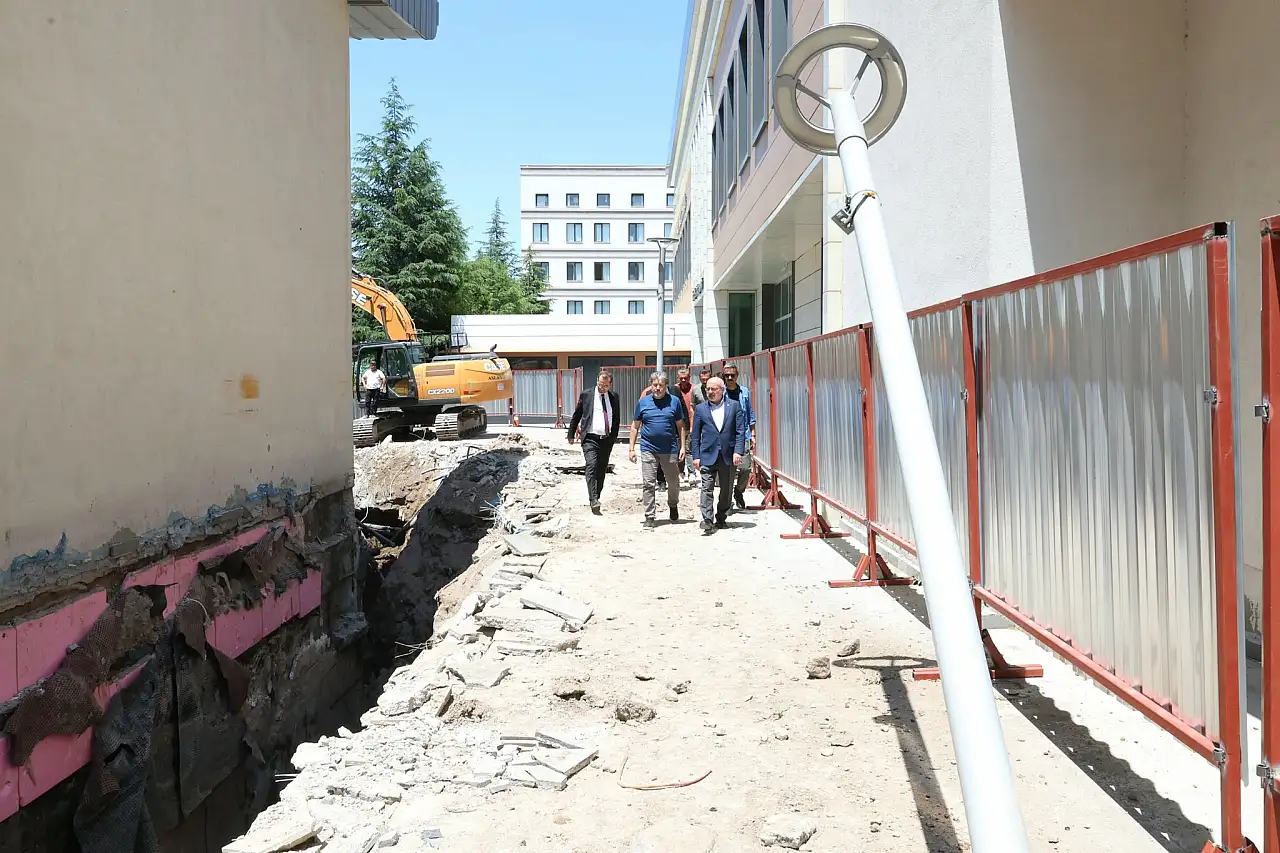 KAYÜ'de kapsamlı tadilat çalışması: Rektör Karamustafa yerinde inceledi!