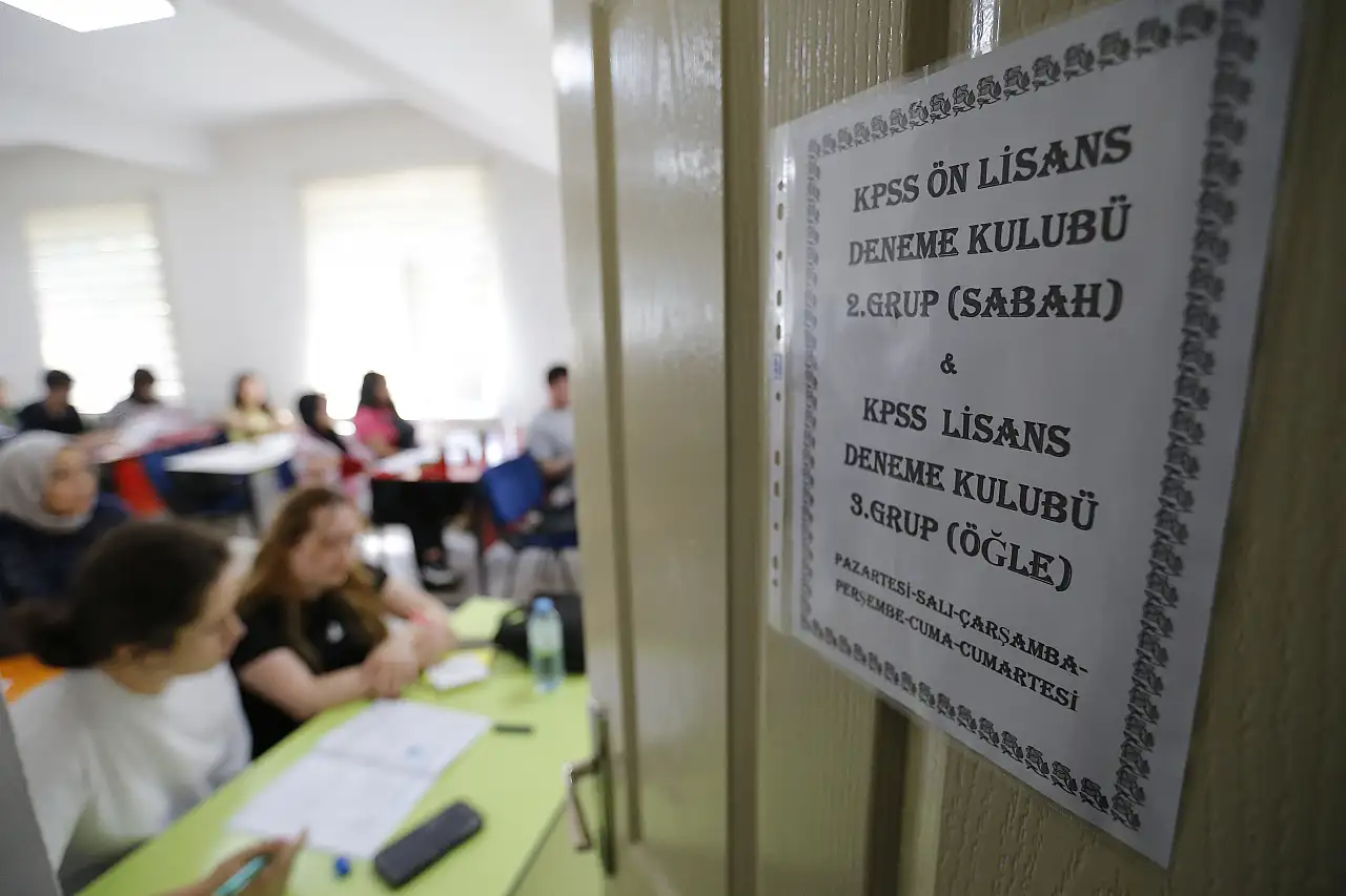 Kayseri'de ücretsiz KPSS kursu tam not!