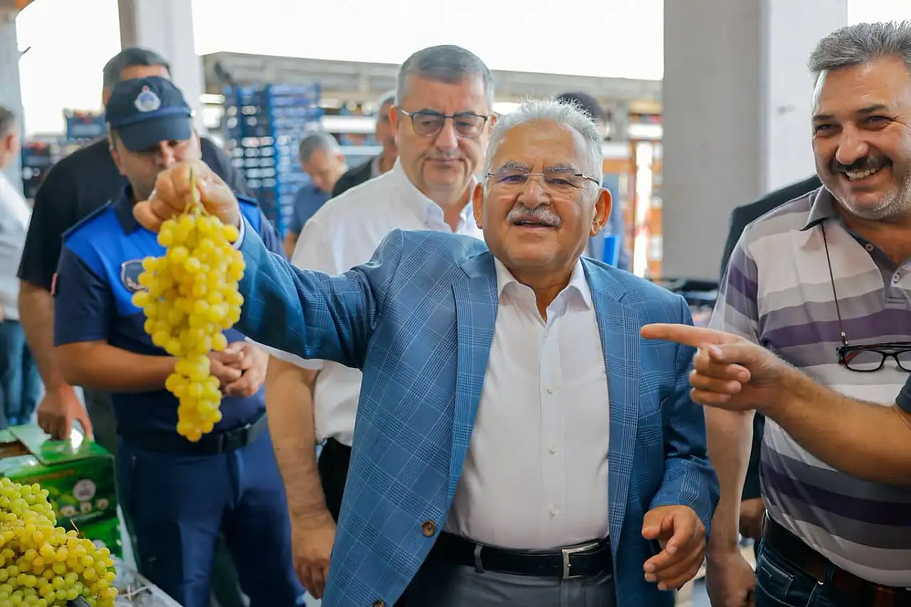 Başkan Büyükkılıç sabah erken saatlerde esnaflarla bir araya geldi