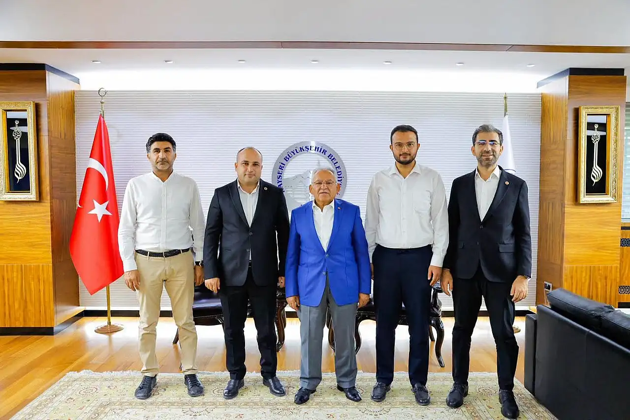 Başkan Büyükkılıç'tan Erciyes 38 FK'nın yeni yönetimine tam destek