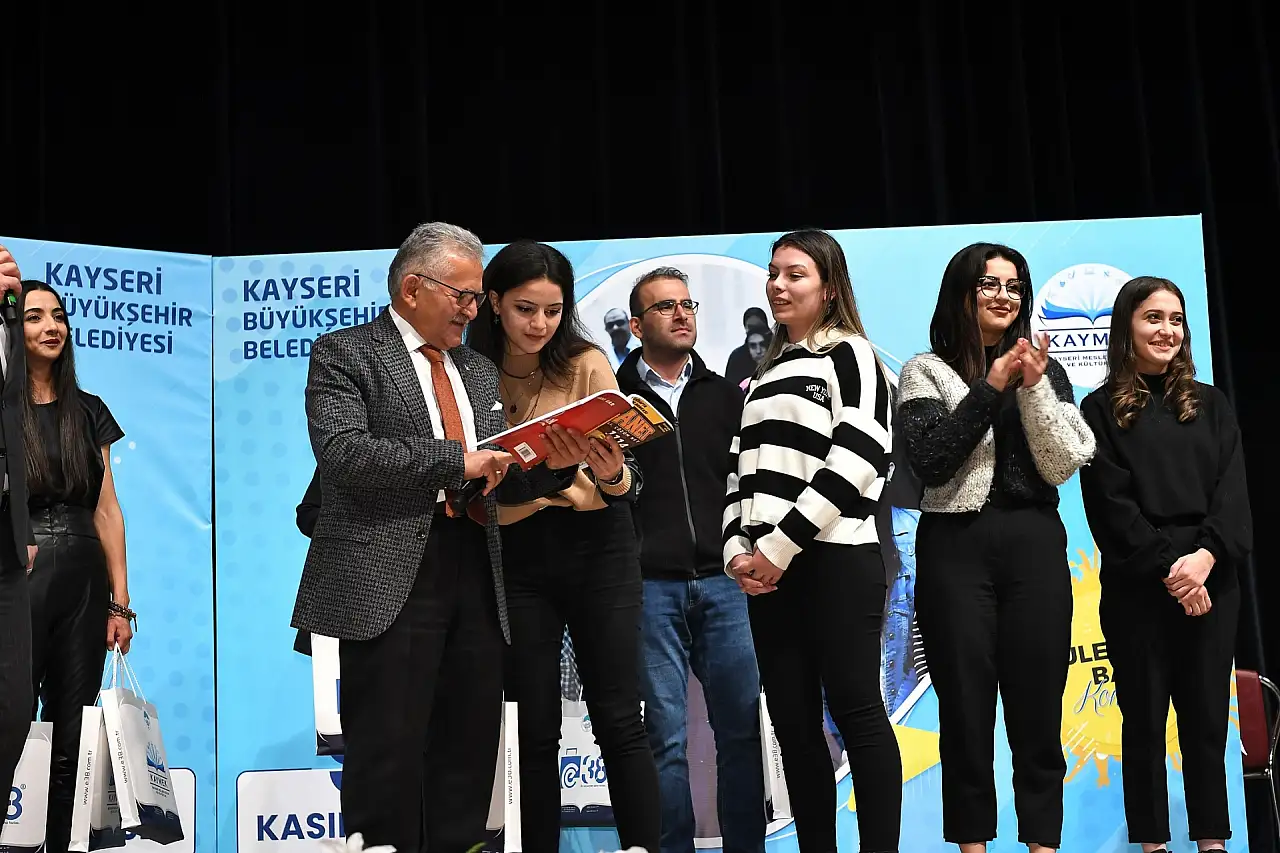Başkan Büyükkılıç'tan gençlerin ekonomik yükünü hafifletmeye dair mesajı!