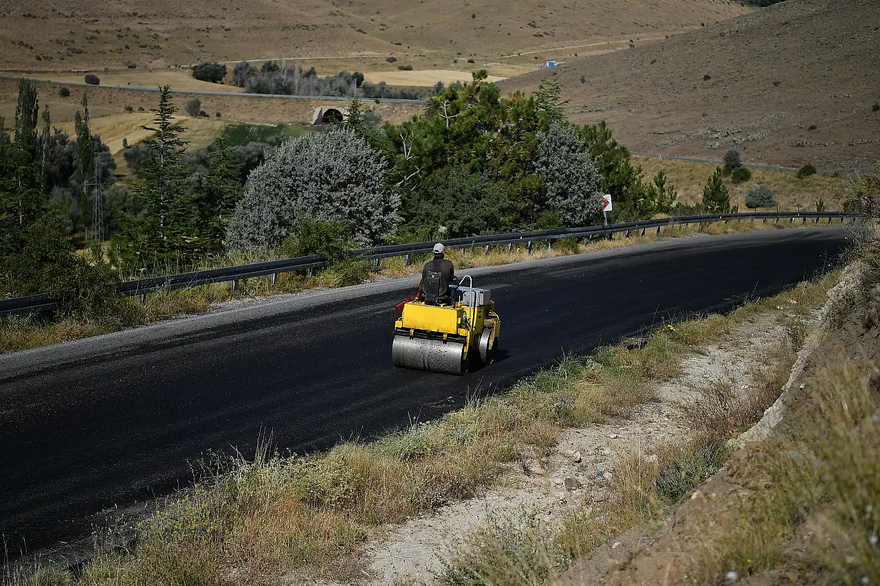 Kayseri'de şenlik alanına giden yollarda çalışma