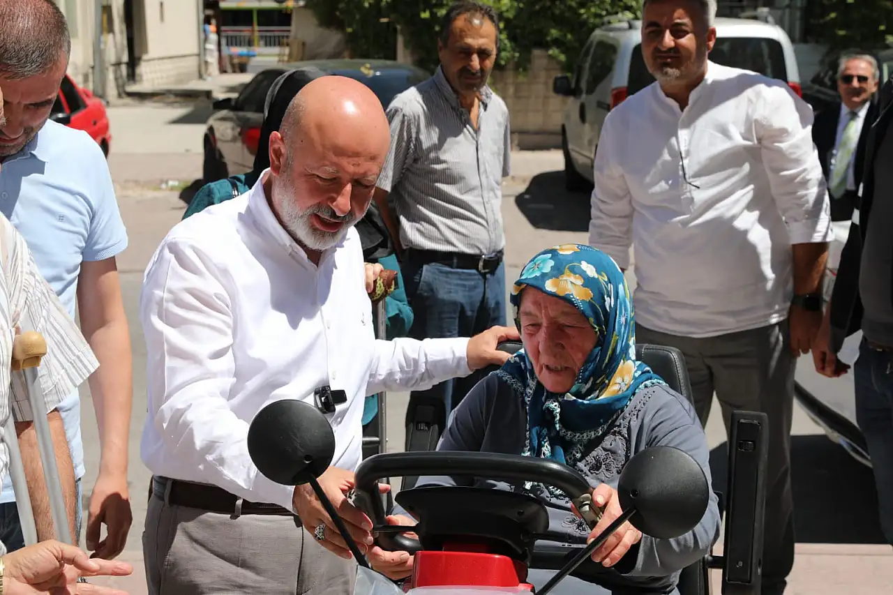 Başkan Çolakbayrakdar: 'Her bir hemşehrimizin hayatına değer katmak için çalışıyoruz'