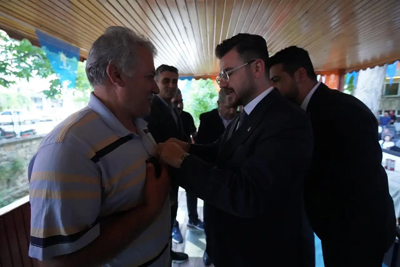 AK Parti Kayseri sınırlarını genişletiyor! Anahtar Parti, İYİ Parti ve CHP'den geçtiler