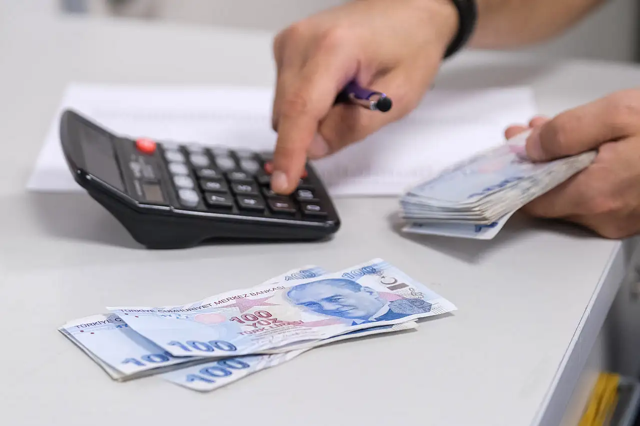 Geçen sene kuruşu kuruşuna tahmin eden uzman isim, asgari ücretin ne kadar olacağını açıkladı!
