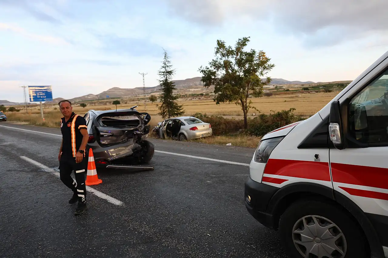 Nevşehir-Kayseri yolunda feci kaza! Otomobil şarampole savruldu: 6 yaralı