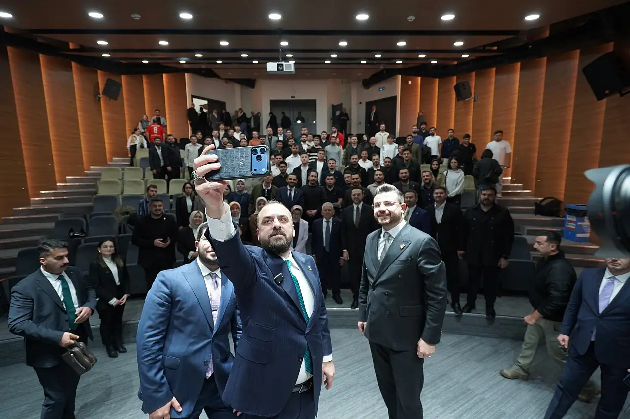 AK Parti'li Faruk Acar Kayseri'de nabız yokladı: Gençler ve esnafın taleplerini dinledi
