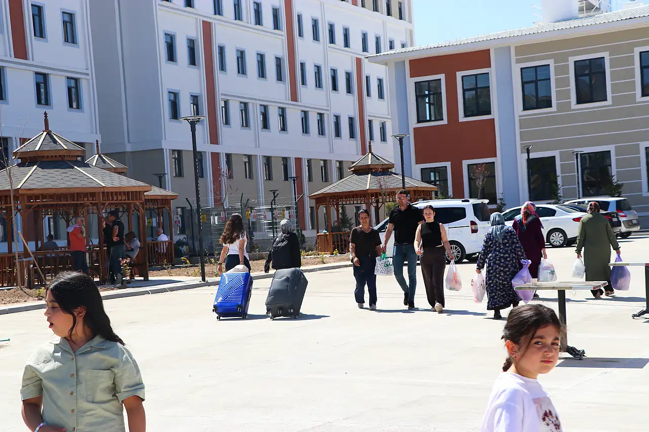 Kayseri'deki yurtlarda hazırlıklar tamamlandı: Öğrenciler gelmeye başladı!