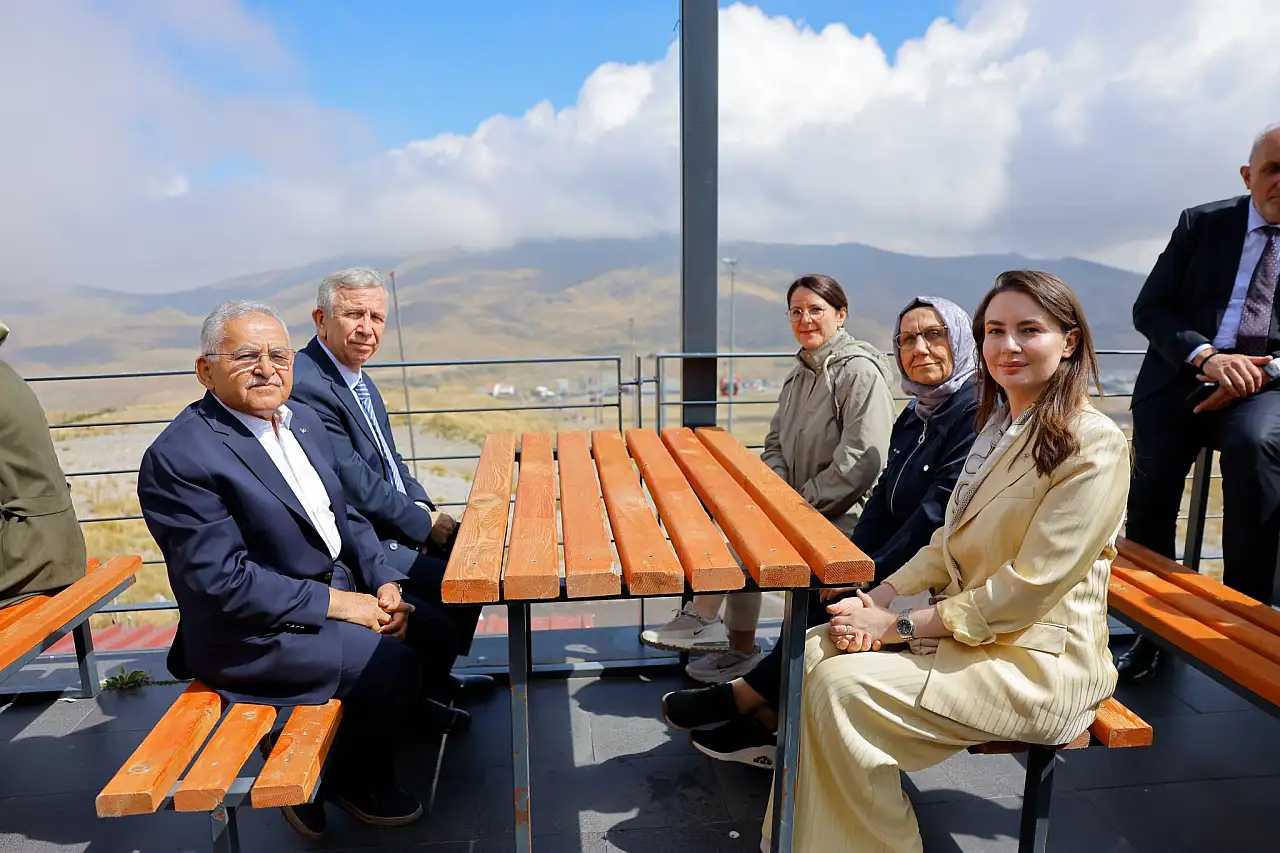 Başkanlar zirveye çıktı: Büyükkılıç ve Yavaş'tan Erciyes ziyareti..