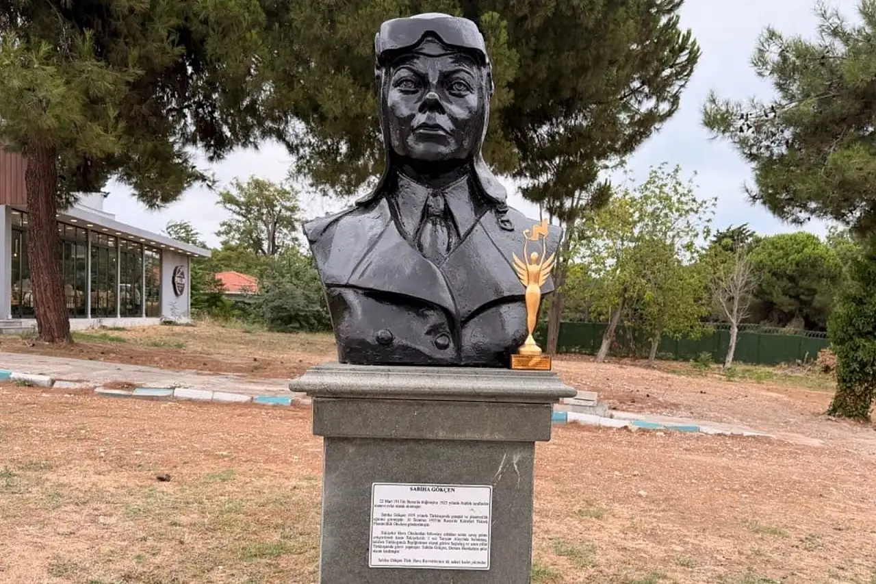Akif Manaf Sağlık ve Barış Ödülü Sabiha Gökçen'e ithaf edildi