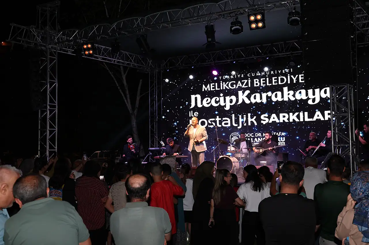 Melikgazi'de kulakların pasını silen gece: Nostaji buluşması...