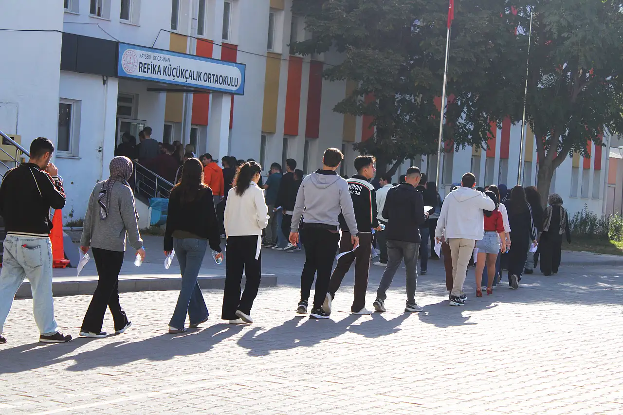 Kayseri'de adaylar zamanla yarıştı: KPSS'yi dakikalarla kaçırdı