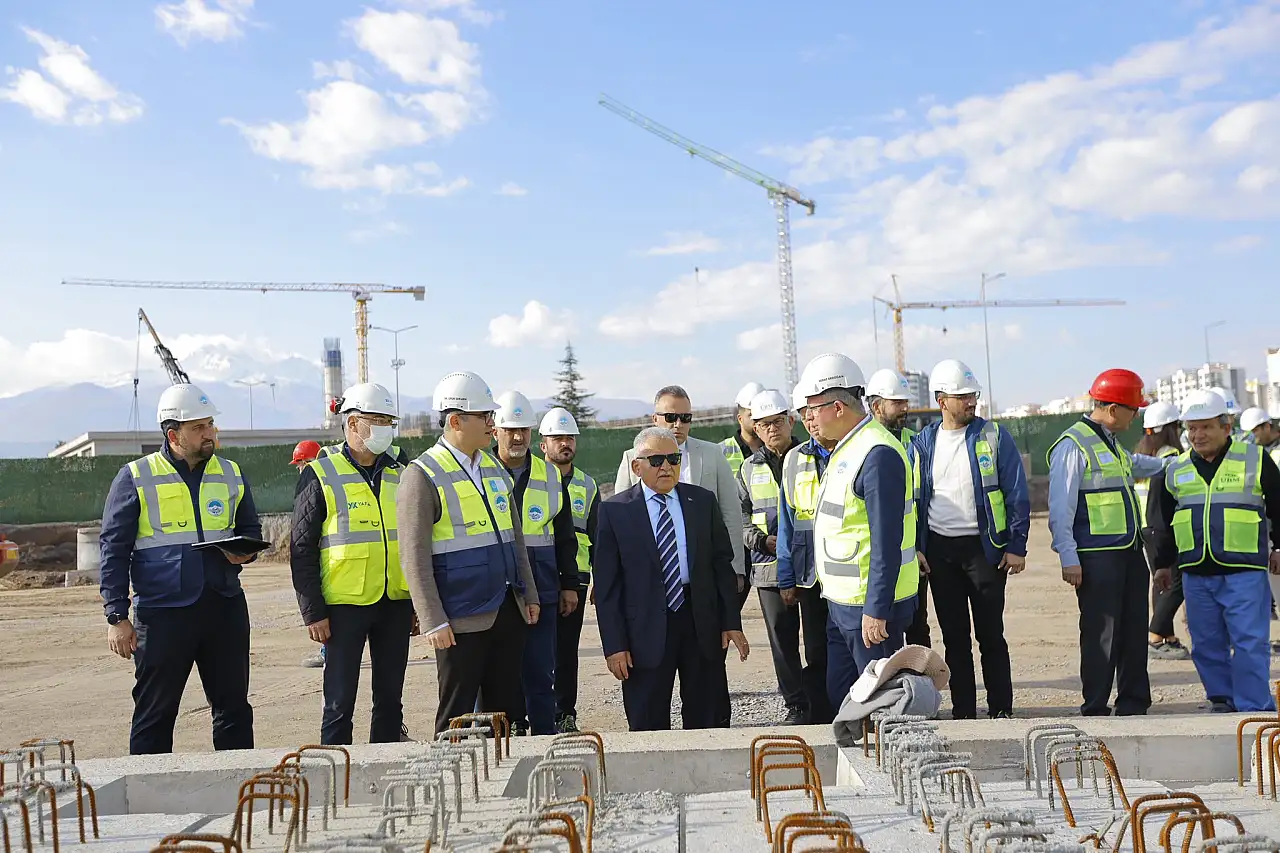 Kartal Kavşağı çalışmalarında sona doğru: Başkan Büyükkılıç yerinde inceledi!
