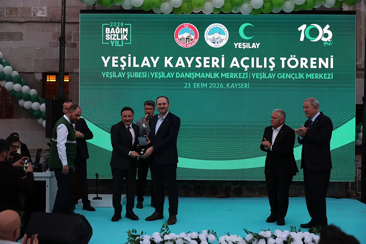 Kayseri Valisi Gökmen Çiçek'e büyük onur! 40 yıllık özel ödülün sahibi oldu