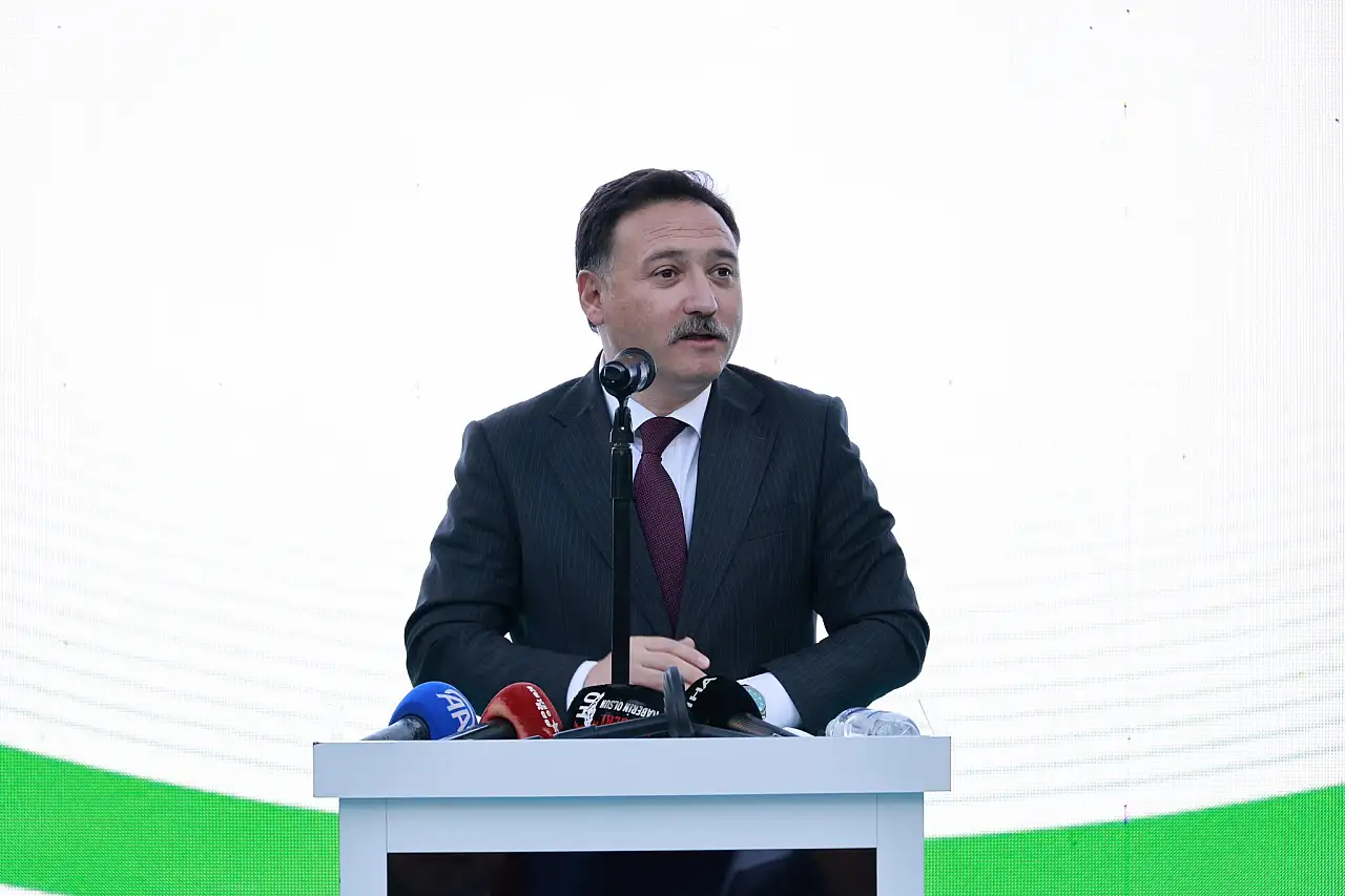 Kayseri Valisi Gökmen Çiçek'e büyük onur! 40 yıllık özel ödülün sahibi oldu
