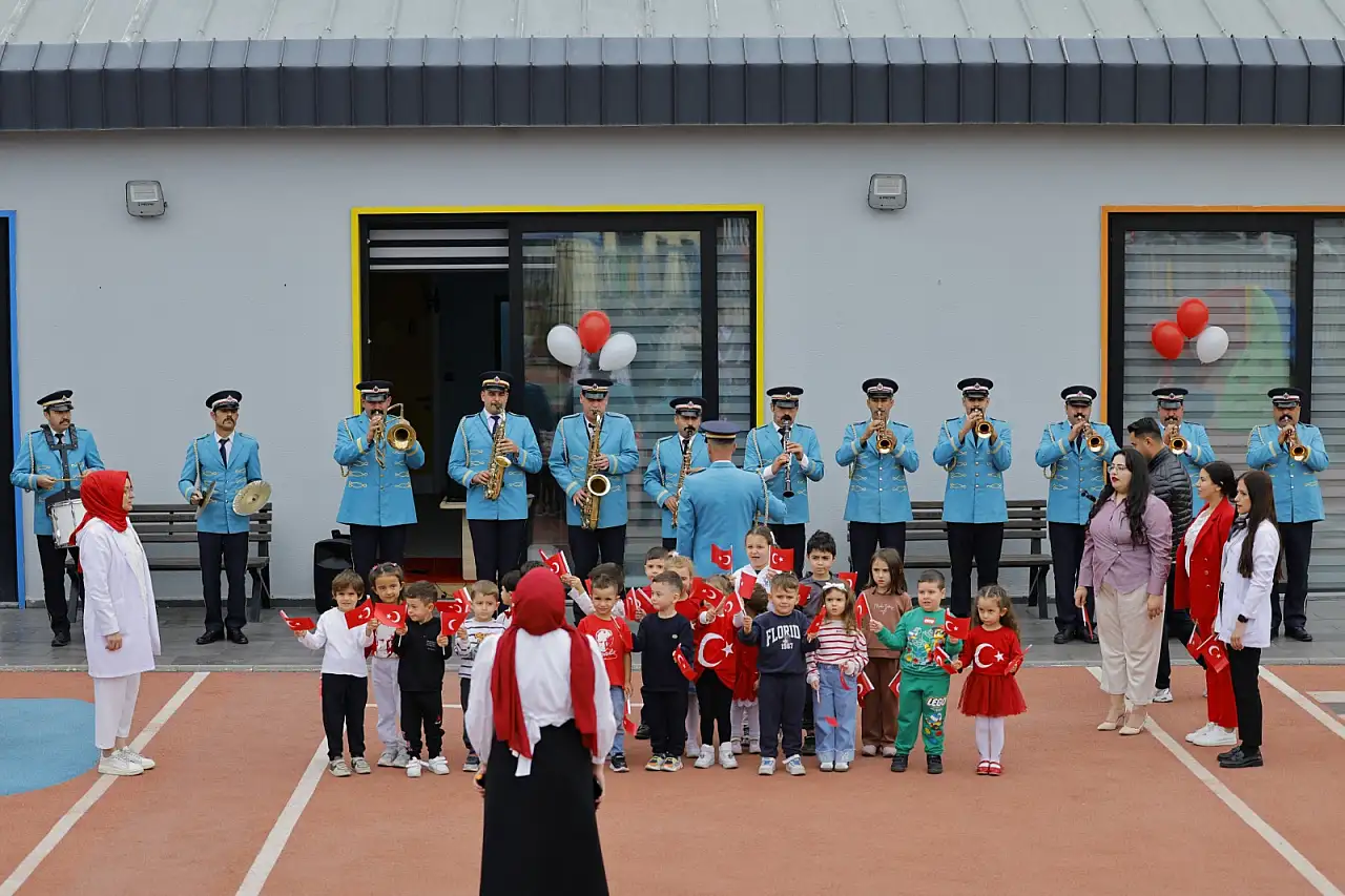 Kayseri'de miniklerden Cumhuriyet coşkusu! Türk bayraklarıyla unutulmaz kutlama