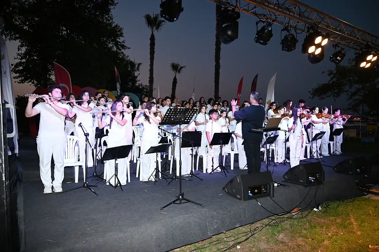 Kemer'de can dostları yararına konser düzenlendi!