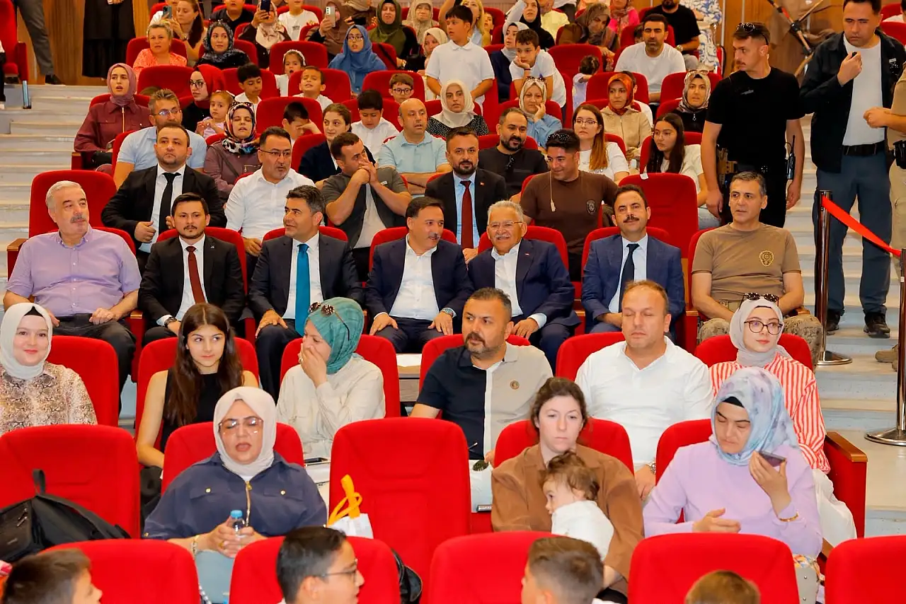 TÜGVA Kayseri Yaz Okulu kapanış programı coşkuyla gerçekleşti