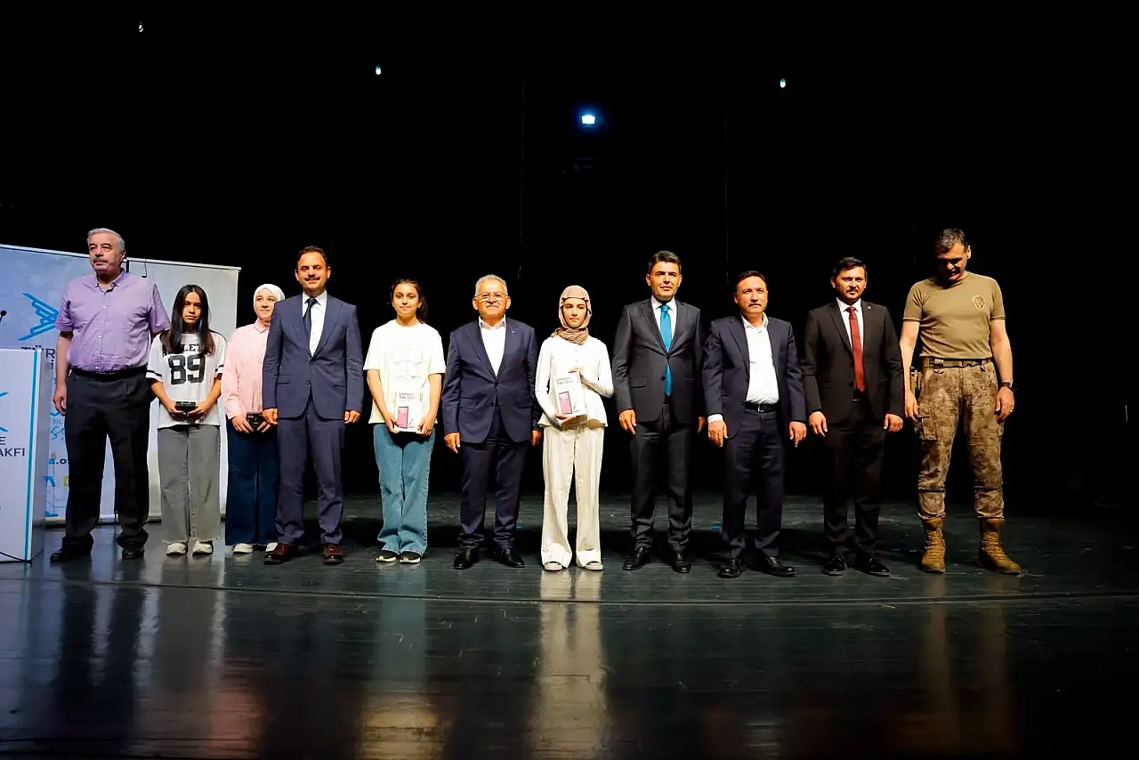 TÜGVA Kayseri Yaz Okulu kapanış programı coşkuyla gerçekleşti