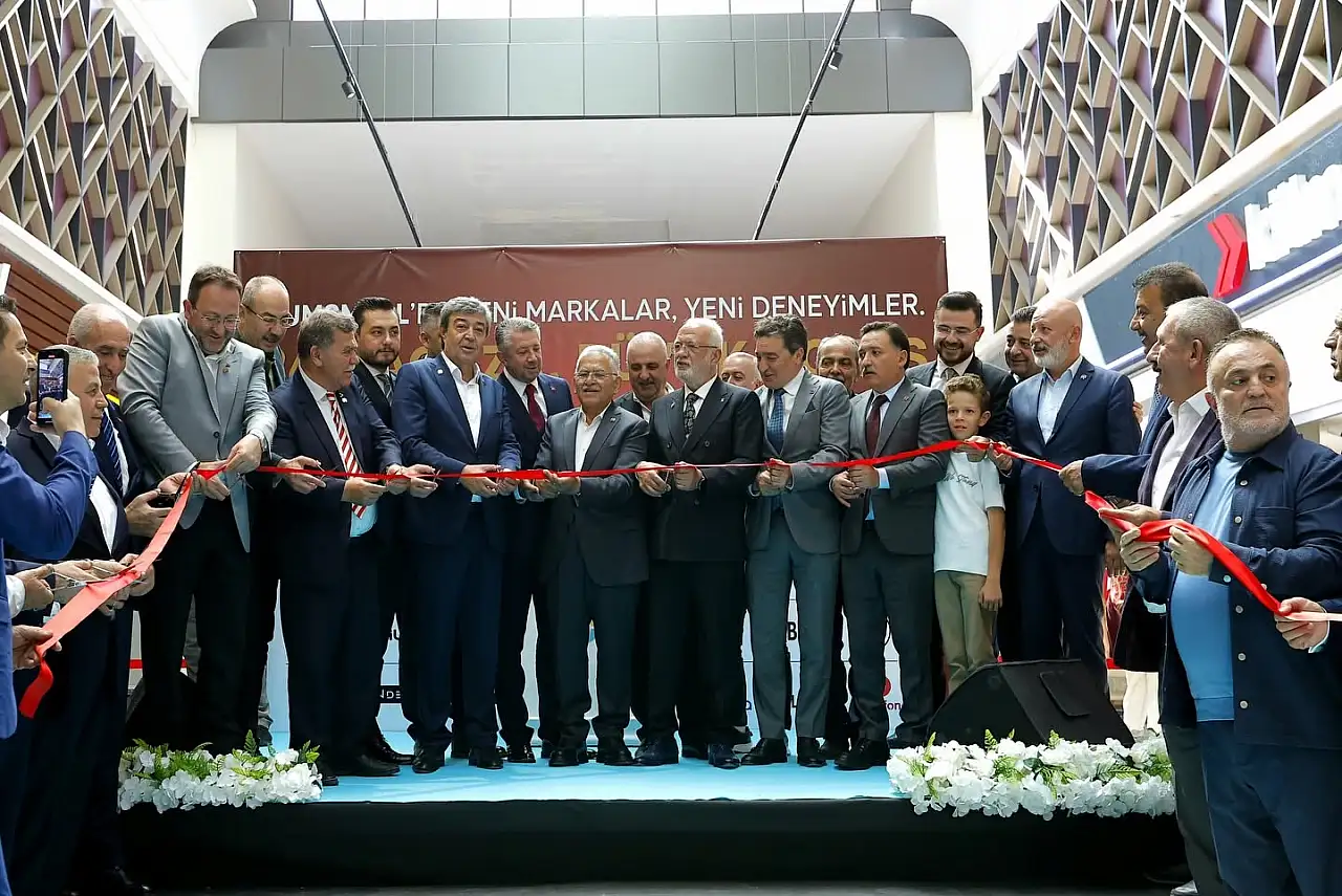 Kayseri'nin en büyük AVM'sine 24 yeni mağaza: Toplu açılış yapıldı!
