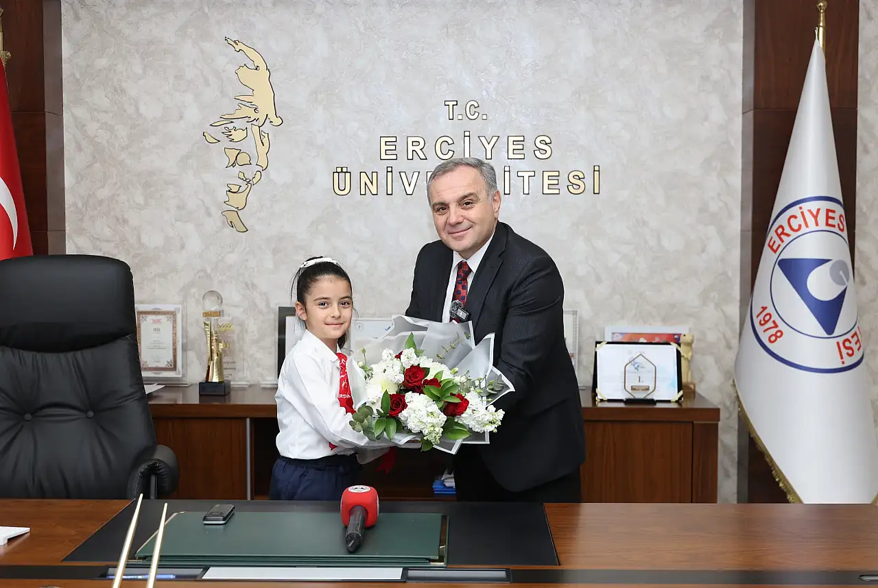 ERÜ Rektörü Altun, koltuğunu kime devretti? 23 Nisan coşkusu...