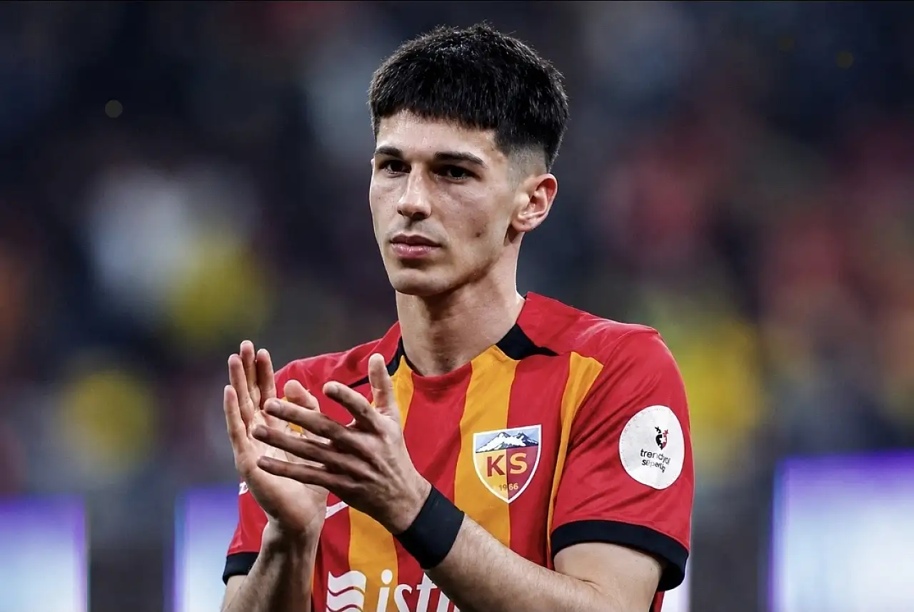 Transferler peş peşe açıklanırken Kayserispor'da sürpriz ayrılık gündemde