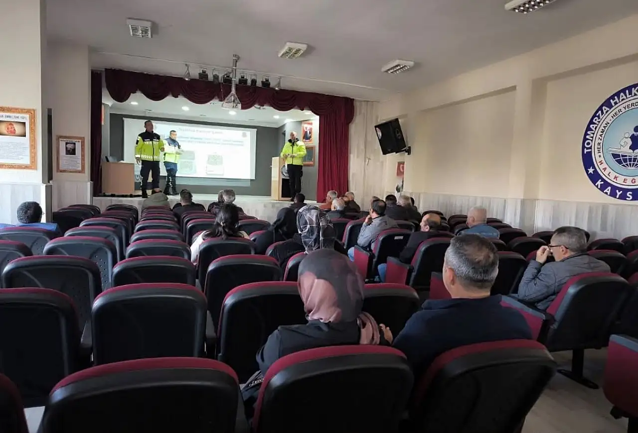 Tomarza'da okul servis aracı şoförleri ve rehber personele trafik eğitimi!