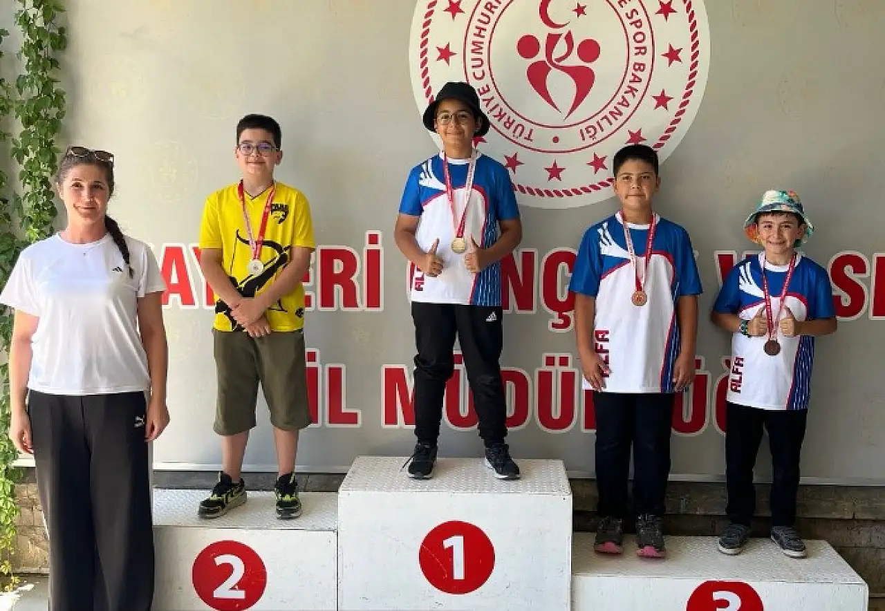 Kayseri'de ikizlerden büyük başarı!