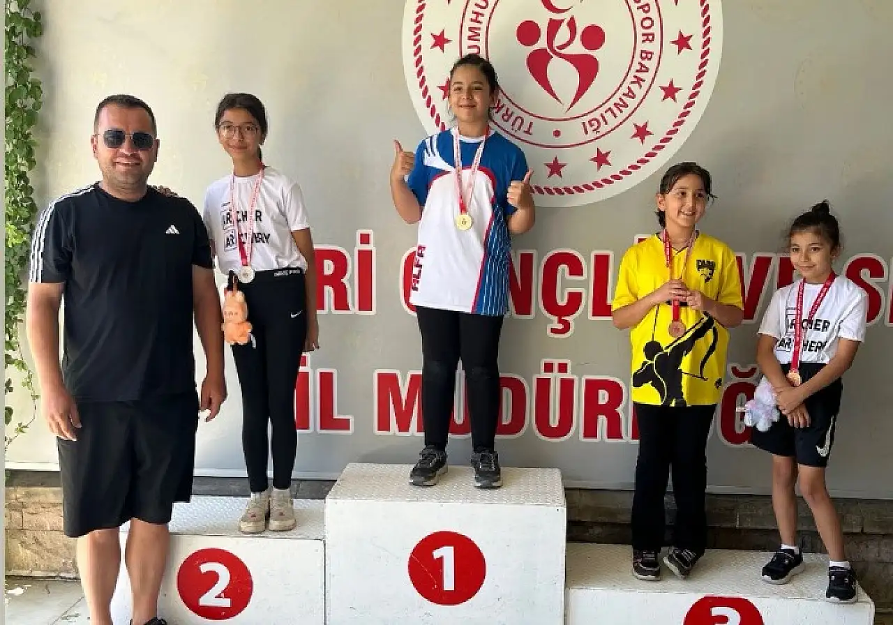 Kayseri'de ikizlerden büyük başarı!