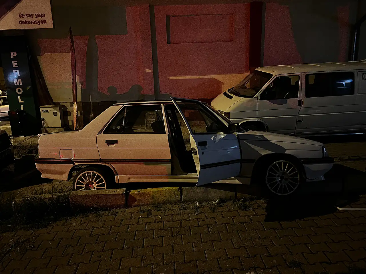 Park edecekti, kaldırıma çarpınca yakalandı